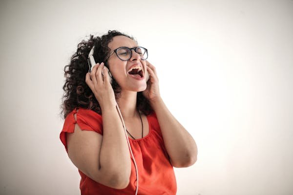 Cours de chant : libérez votre voix avec des leçons flexibles